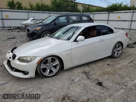 2011 BMW 3 Series 328i z VIN WBADW7C52BE544051, wystawiony jako Copart lot #68748285 z przebiegiem 83 651 mil mil oraz Szkoda całkowita • Salvage title. Historia ofert i sprzedaży dostępna na DreamBid. Obrazek 1.
