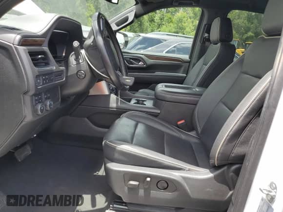2022 Chevrolet Suburban Premier z VIN 1GNSKFKD9NR221855, wystawiony jako Copart lot #62273845 z przebiegiem 74 702 mil mil oraz Szkoda całkowita • Salvage title. Historia ofert i sprzedaży dostępna na DreamBid. Obrazek 7.