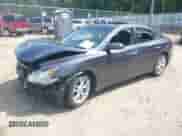 2013 Nissan Maxima SV z VIN 1N4AA5AP7DC805658, wystawiony jako IAAI lot #42453972 z przebiegiem 198 641 mil mil oraz . Historia ofert i sprzedaży dostępna na DreamBid. Obrazek 2.