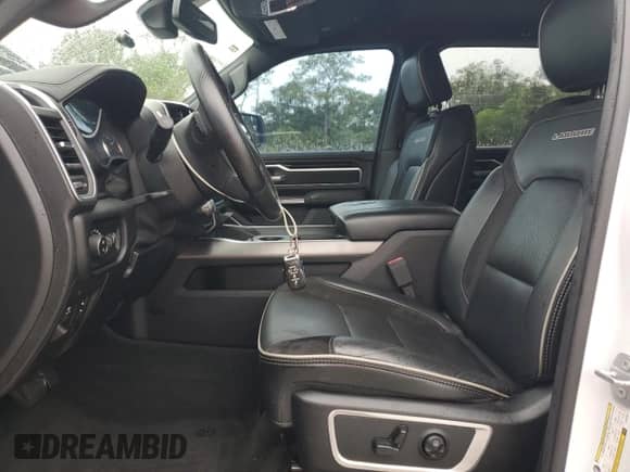 2020 Ram 1500 Laramie z VIN 1C6RREJT7LN160720, wystawiony jako Copart lot #70410455 z przebiegiem 55 863 mil mil oraz Nie do naprawy • Non repairable. Historia ofert i sprzedaży dostępna na DreamBid. Obrazek 7.