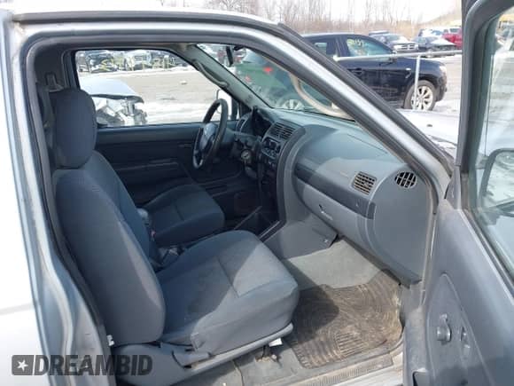 2003 Nissan Frontier XE z VIN 1N6DD26T43C414322, wystawiony jako IAAI lot #41849913 z przebiegiem 199 714 mil mil oraz . Historia ofert i sprzedaży dostępna na DreamBid. Obrazek 5.