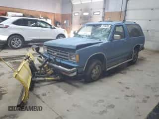 1985 Chevrolet Blazer z VIN 1G8CT18B0F0151262, wystawiony jako Copart lot #58596565 z przebiegiem 5 756 mil mil oraz Czysty tytuł • Clean title. Historia ofert i sprzedaży dostępna na DreamBid. Obrazek 1.