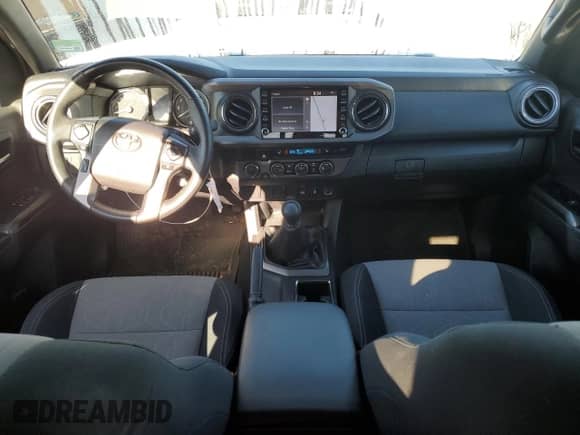 2022 Toyota Tacoma SR z VIN 3TYSZ5AN0NT080091, wystawiony jako Copart lot #70502085 z przebiegiem 72 221 mil mil oraz Szkoda całkowita • Salvage title. Historia ofert i sprzedaży dostępna na DreamBid. Obrazek 8.