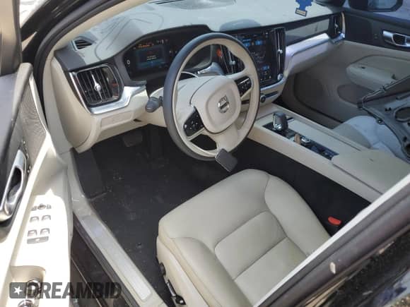 2025 Volvo S60 Core z VIN 7JRL12GJ8SG367440, wystawiony jako Copart lot #66937375 z przebiegiem 3 672 mil mil oraz Szkoda całkowita • Salvage title. Historia ofert i sprzedaży dostępna na DreamBid. Obrazek 8.