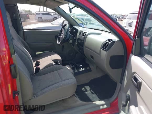 2005 Chevrolet Colorado LS Z85 z VIN 1GCCS198158249597, wystawiony jako IAAI lot #42828147 z przebiegiem 190 443 mil mil oraz . Historia ofert i sprzedaży dostępna na DreamBid. Obrazek 5.