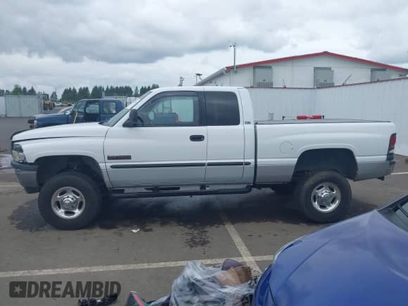 2001 Dodge 2500 with VIN 3B7KF23711G233829, listed as a IAAI auction lot 42277336 with 206,695 mi miles and . Bid and sale history available at DreamBid. Image 15.
