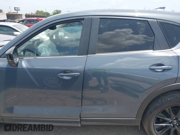 2022 Mazda CX-5 S Carbon Edition z VIN JM3KFBCM2N0571117, wystawiony jako IAAI lot #42535593 z przebiegiem 33 735 mil mil oraz . Historia ofert i sprzedaży dostępna na DreamBid. Obrazek 14.