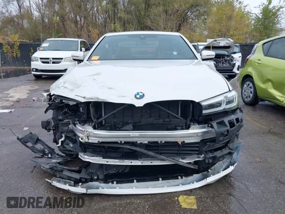 2023 BMW 5 Series 540i xDrive z VIN WBA73BJ09PWY17343, wystawiony jako IAAI lot #40755365 z przebiegiem 10 251 mil mil oraz . Historia ofert i sprzedaży dostępna na DreamBid. Obrazek 13.