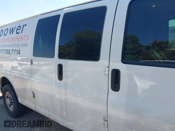 2013 Chevrolet Express Cargo z VIN 1GCWGGBA6D1164616, wystawiony jako IAAI lot #43212841 z przebiegiem 298 070 mil mil oraz . Historia ofert i sprzedaży dostępna na DreamBid. Obrazek 13.
