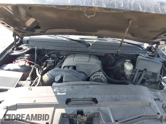 2011 Chevrolet Suburban LS z VIN 1GNSKHE33BR268213, wystawiony jako IAAI lot #42828138 z przebiegiem 168 744 mil mil oraz . Historia ofert i sprzedaży dostępna na DreamBid. Obrazek 10.