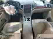 2012 Jeep Grand Cherokee Limited z VIN 1C4RJFBT7CC185343, wystawiony jako Copart lot #68832515 z przebiegiem 153 259 mil mil oraz Czysty tytuł • Clean title. Historia ofert i sprzedaży dostępna na DreamBid. Obrazek 8.