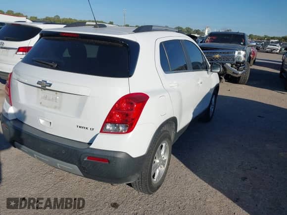 2016 Chevrolet Trax LT z VIN KL7CJLSB8GB608483, wystawiony jako IAAI lot #43492095 z przebiegiem 101 498 mil mil oraz . Historia ofert i sprzedaży dostępna na DreamBid. Obrazek 4.