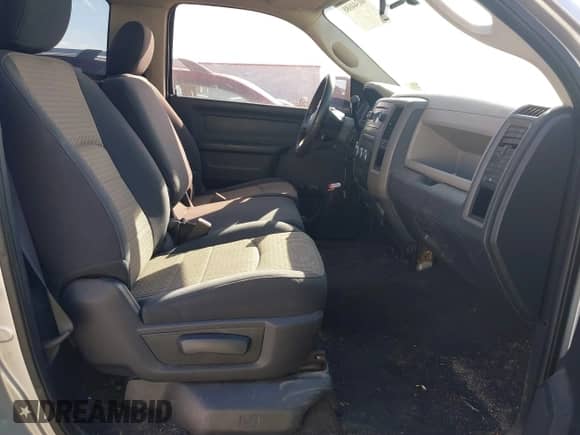 2010 Dodge 1500 Sport z VIN 3D7JV1ET4AG106498, wystawiony jako IAAI lot #40344688 z przebiegiem 158 660 mil mil oraz . Historia ofert i sprzedaży dostępna na DreamBid. Obrazek 5.