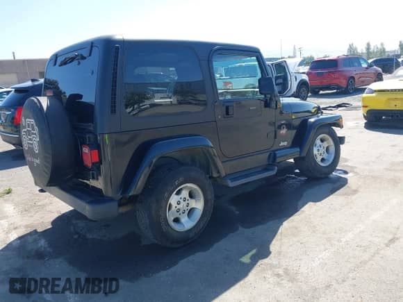 2001 Jeep Wrangler Sahara z VIN 1J4FA59S41P313113, wystawiony jako IAAI lot #42266173 z przebiegiem 125 792 mil mil oraz . Historia ofert i sprzedaży dostępna na DreamBid. Obrazek 4.