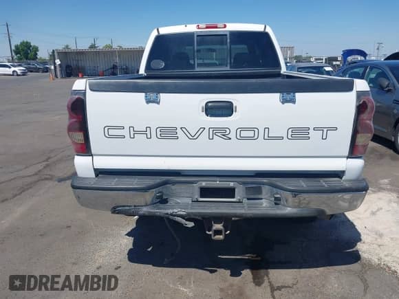 2005 Chevrolet Silverado 2500HD LS с VIN 1GCHC23U95F823664, выставлен на аукционе IAAI как лот 42732954 с пробегом 368 151 миль миль и . История ставок и продаж доступна на DreamBid. Изображение 6.