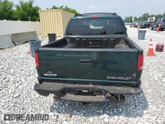 2004 Chevrolet S-10 LS z VIN 1GCDT13X74K118421, wystawiony jako Copart lot #60992535 z przebiegiem 150 399 mil mil oraz Czysty tytuł • Clean title. Historia ofert i sprzedaży dostępna na DreamBid. Obrazek 6.