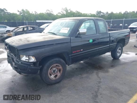 1996 Dodge 1500 с VIN 3B7HC13Y0TG126425, выставлен на аукционе IAAI как лот 42018608 с пробегом 223 488 миль миль и . История ставок и продаж доступна на DreamBid. Изображение 2.