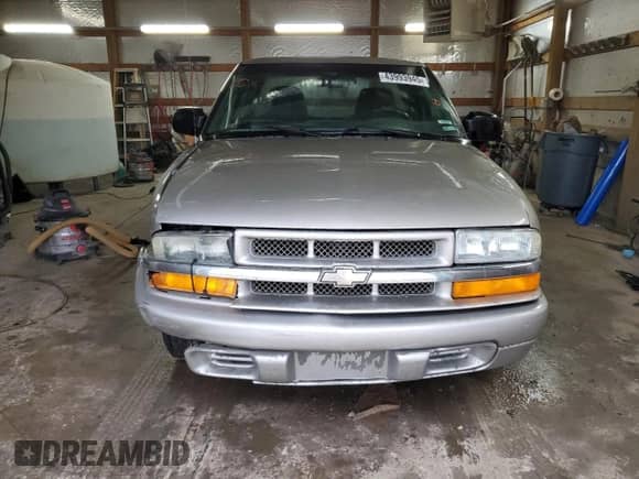 2001 Chevrolet S-10 с VIN 1GCCS195318188186, выставлен на аукционе Copart как лот 43993945 с пробегом 176 605 миль миль и Списание • Salvage title. История ставок и продаж доступна на DreamBid. Изображение 5.
