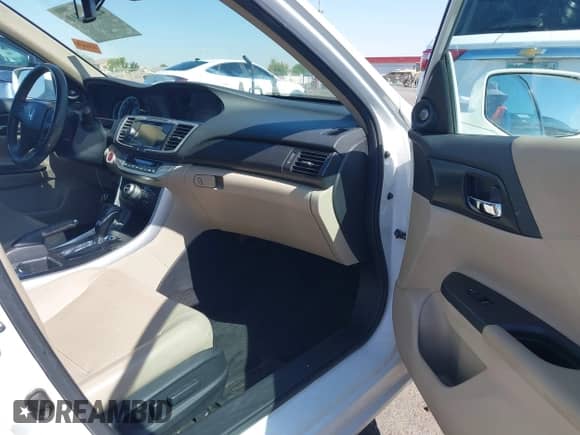 2015 Honda Accord Touring z VIN 1HGCR3F90FA000028, wystawiony jako IAAI lot #42353710 z przebiegiem 119 387 mil mil oraz . Historia ofert i sprzedaży dostępna na DreamBid. Obrazek 5.