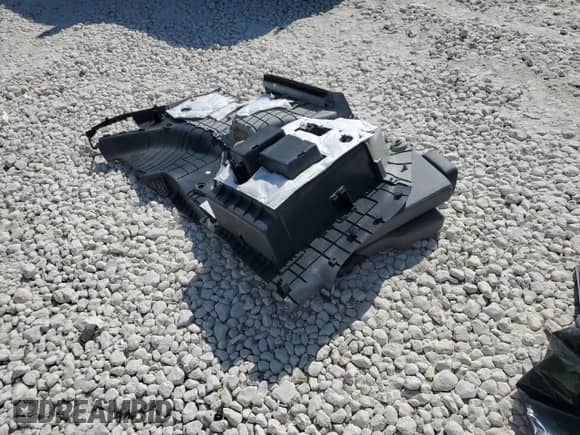 2024 Toyota Sienna XLE z VIN 5TDYRKEC1RS219079, wystawiony jako Copart lot #86458085 z przebiegiem 14 907 mil mil oraz Szkoda całkowita • Salvage title. Historia ofert i sprzedaży dostępna na DreamBid. Obrazek 13.