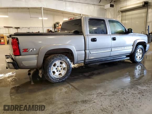 2006 Chevrolet Silverado 1500 LT3 z VIN 2GCEK13Z661350519, wystawiony jako Copart lot #69221295 z przebiegiem 178 959 mil mil oraz Szkoda całkowita • Salvage title. Historia ofert i sprzedaży dostępna na DreamBid. Obrazek 3.