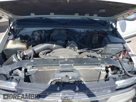 2000 Chevrolet Silverado 1500 LS z VIN 2GCEC19V0Y1154547, wystawiony jako IAAI lot #42275737 z przebiegiem 139 301 mil mil oraz . Historia ofert i sprzedaży dostępna na DreamBid. Obrazek 10.