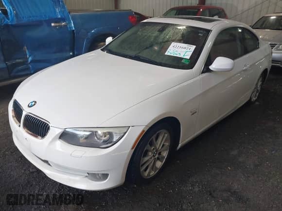 2012 BMW 3 Series 328i xDrive z VIN WBAKF5C58CE657743, wystawiony jako IAAI lot #42216021 z przebiegiem 171 065 mil mil oraz . Historia ofert i sprzedaży dostępna na DreamBid. Obrazek 17.