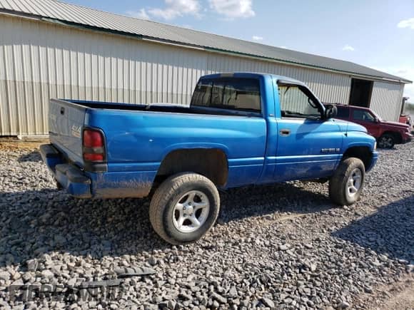 2001 Dodge 1500 z VIN 1B7HF16Z71S117786, wystawiony jako Copart lot #70508404 z przebiegiem Nie podano mil oraz Szkoda całkowita • Salvage title. Historia ofert i sprzedaży dostępna na DreamBid. Obrazek 3.