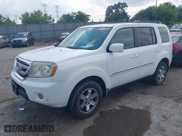 2009 Honda Pilot Touring with VIN 5FNYF489X9B016359, listed as a IAAI auction lot 43021437 with 288,269 mi miles and . Bid and sale history available at DreamBid. Image 2.