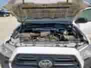 2019 Toyota Tacoma SR z VIN 5TFRX5GN9KX156923, wystawiony jako Copart lot #80000885 z przebiegiem 101 823 mil mil oraz Szkoda całkowita • Salvage title. Historia ofert i sprzedaży dostępna na DreamBid. Obrazek 11.