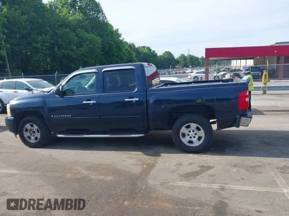 2007 Chevrolet Silverado 1500 1LT with VIN 2GCEC130771595295, listed as a IAAI auction lot 42298256 with 238,987 mi miles and . Bid and sale history available at DreamBid. Image 14.