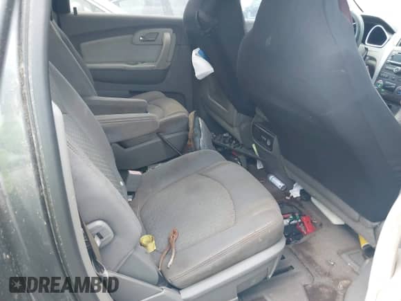 2010 Chevrolet Traverse 1LT z VIN 1GNLRFED4AS112105, wystawiony jako IAAI lot #42967015 z przebiegiem 226 111 mil mil oraz . Historia ofert i sprzedaży dostępna na DreamBid. Obrazek 8.