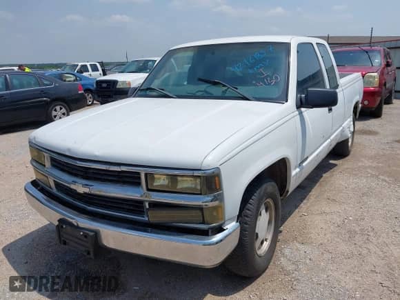 1998 Chevrolet Silverado 1500 z VIN 1GCEC19M7WE151745, wystawiony jako IAAI lot #42161857 z przebiegiem 203 640 mil mil oraz . Historia ofert i sprzedaży dostępna na DreamBid. Obrazek 2.