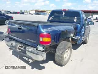 2002 Chevrolet Silverado 1500 z VIN 1GCEC14V32Z127638, wystawiony jako IAAI lot #43279822 z przebiegiem Nie podano mil oraz . Historia ofert i sprzedaży dostępna na DreamBid. Obrazek 4.