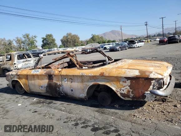 1963 Chevrolet Corvair с VIN 30967W122990, выставлен на аукционе Copart как лот 73204364 с пробегом Не указан миль и На запчасти • Non repairable. История ставок и продаж доступна на DreamBid. Изображение 2.