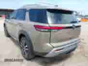 2025 Nissan Pathfinder Platinum z VIN 5N1DR3DJ6SC222809, wystawiony jako IAAI lot #42816873 z przebiegiem 622 mil mil oraz . Historia ofert i sprzedaży dostępna na DreamBid. Obrazek 3.