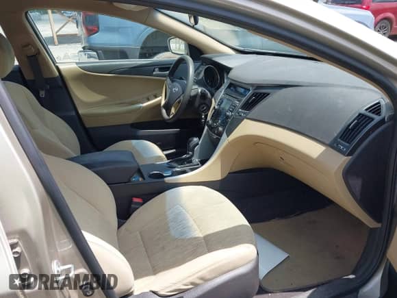 2011 Hyundai Sonata GLS z VIN 5NPEB4AC9BH234403, wystawiony jako IAAI lot #42451923 z przebiegiem 174 771 mil mil oraz . Historia ofert i sprzedaży dostępna na DreamBid. Obrazek 5.