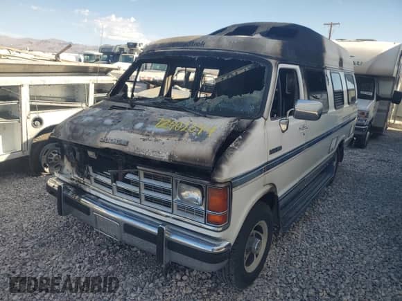 1993 Dodge Cargo with VIN 2B6JB31YXPK510390, listed as a Copart auction lot 72402394 with Not provided miles and Non repairable. Bid and sale history available at DreamBid. Image 2.