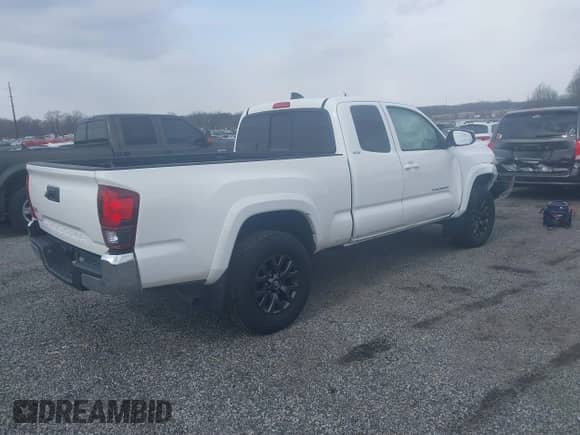 2022 Toyota Tacoma SR with VIN 3TYSX5EN9NT014347, listed as a IAAI auction lot 41631557 with 10 mi miles and . Bid and sale history available at DreamBid. Image 4.