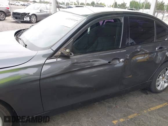 2015 BMW 3 Series 328i с VIN WBA3C1C52FK118238, выставлен на аукционе IAAI как лот 43219356 с пробегом 209 055 миль миль и . История ставок и продаж доступна на DreamBid. Изображение 17.