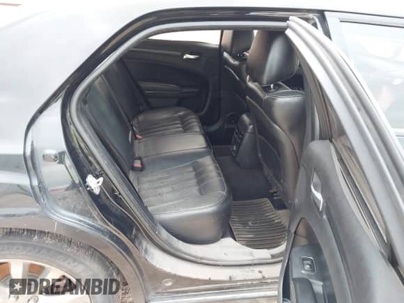 2014 Chrysler 300 S с VIN 2C3CCAGG0EH365847, выставлен на аукционе IAAI как лот 42719114 с пробегом 165 934 миль миль и . История ставок и продаж доступна на DreamBid. Изображение 8.