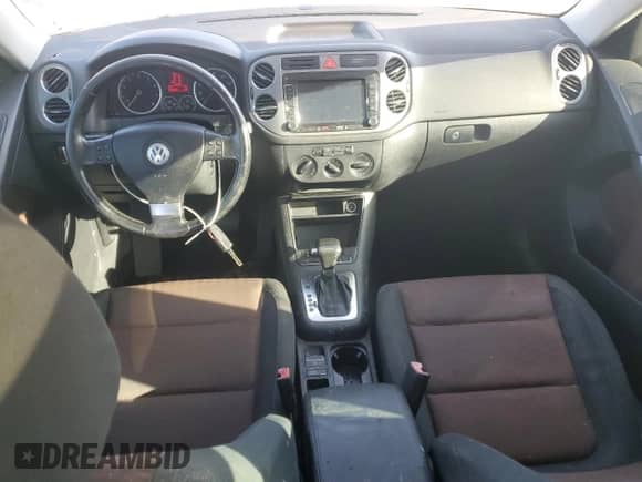 2009 Volkswagen Tiguan SE с VIN WVGBV75N69W525304, выставлен на аукционе Copart как лот 85083165 с пробегом 115 918 миль миль и Списание • Salvage title. История ставок и продаж доступна на DreamBid. Изображение 8.