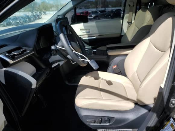 2023 Toyota Sienna XLE z VIN 5TDJRKEC0PS177339, wystawiony jako Copart lot #52593475 z przebiegiem 26 516 mil mil oraz Szkoda całkowita • Salvage title. Historia ofert i sprzedaży dostępna na DreamBid. Obrazek 7.