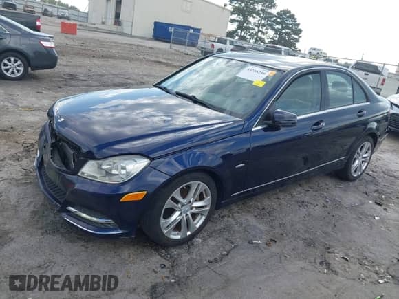 2012 Mercedes-Benz C 250 Sport с VIN WDDGF4HB7CR197331, выставлен на аукционе IAAI как лот 43288259 с пробегом 111 302 миль миль и . История ставок и продаж доступна на DreamBid. Изображение 17.