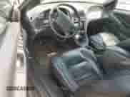 2002 Ford Mustang GT Deluxe z VIN 1FAFP45X02F235247, wystawiony jako Copart lot #57146565 z przebiegiem 213 776 mil mil oraz Czysty tytuł • Clean title. Historia ofert i sprzedaży dostępna na DreamBid. Obrazek 8.