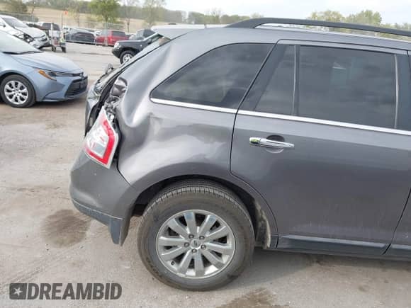 2010 Ford Edge Limited z VIN 2FMDK4KC8ABB53649, wystawiony jako IAAI lot #43330532 z przebiegiem 158 261 mil mil oraz . Historia ofert i sprzedaży dostępna na DreamBid. Obrazek 12.