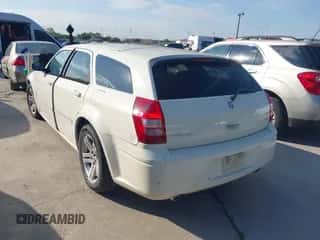2005 Dodge Magnum RT with VIN 2D4GV58205H541963, listed as a IAAI auction lot 43318789 with Not provided miles and . Bid and sale history available at DreamBid. Image 3.