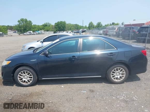 2013 Toyota Camry LE z VIN 4T1BD1FK9DU092389, wystawiony jako IAAI lot #42423524 z przebiegiem 312 006 mil mil oraz . Historia ofert i sprzedaży dostępna na DreamBid. Obrazek 14.