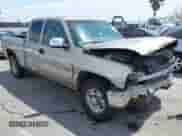 2000 Chevrolet Silverado 2500 LS z VIN 1GCFC29U8YZ144325, wystawiony jako IAAI lot #42044006 z przebiegiem 207 522 mil mil oraz . Historia ofert i sprzedaży dostępna na DreamBid. Obrazek 1.