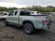 2022 Toyota Tacoma SR z VIN 3TYSZ5AN6NT076787, wystawiony jako Copart lot #86312735 z przebiegiem 22 446 mil mil oraz Szkoda całkowita • Salvage title. Historia ofert i sprzedaży dostępna na DreamBid. Obrazek 2.